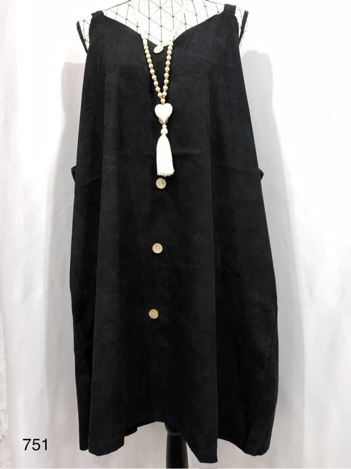 Robe débardeur tricotée noire grande taille 54 élégance avec gros boutons vintage confortable - photo numéro 5