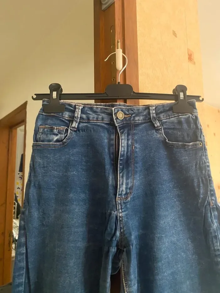Jean Bershka – Taille 38 – Look tendance et confortable 💙 - photo numéro 4