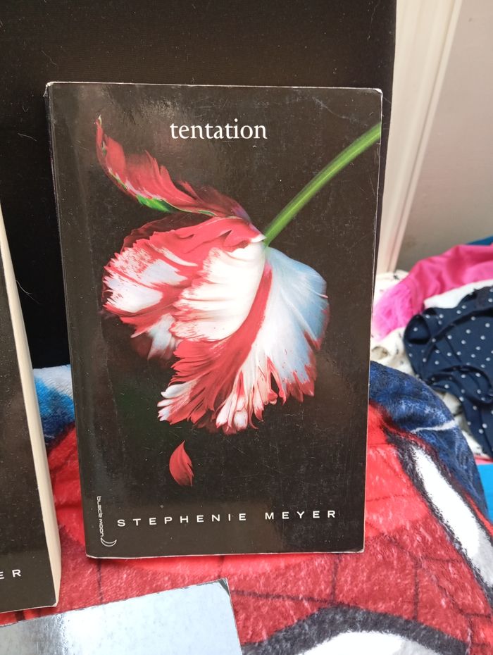 Lot de 3 livres de stephenie Meyer - photo numéro 4