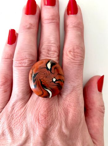 Bague ronde style baroque fait main marron et blanc cassé + noir - taille 54