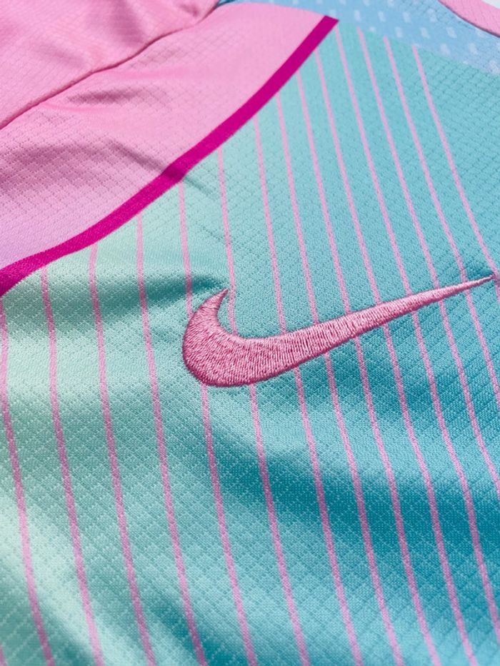 Maillot concept foot Barça rose bleu taille M - photo numéro 5