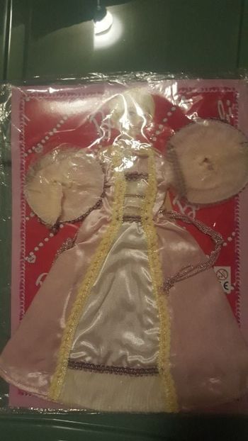 tenue de mes voyages Barbie sans le livret neuve