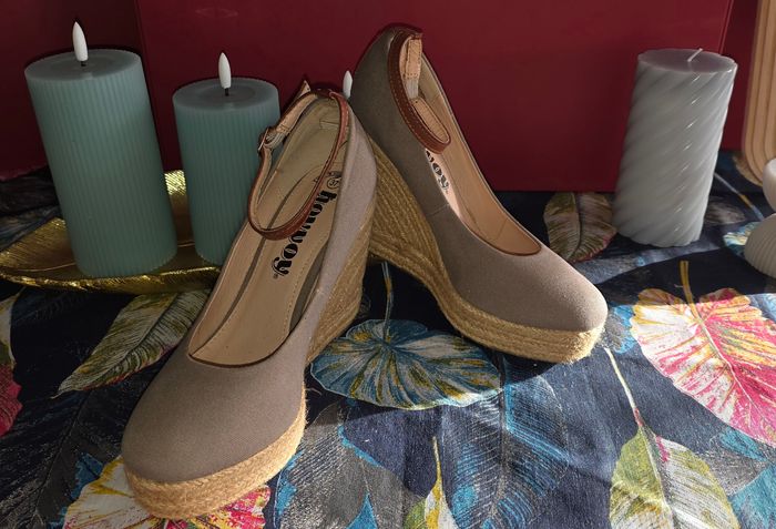 Talons compensés taupe 37