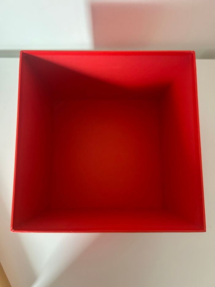 Boîte cadeau rouge et or “Maison des Fleurs” – Neuve - photo numéro 3