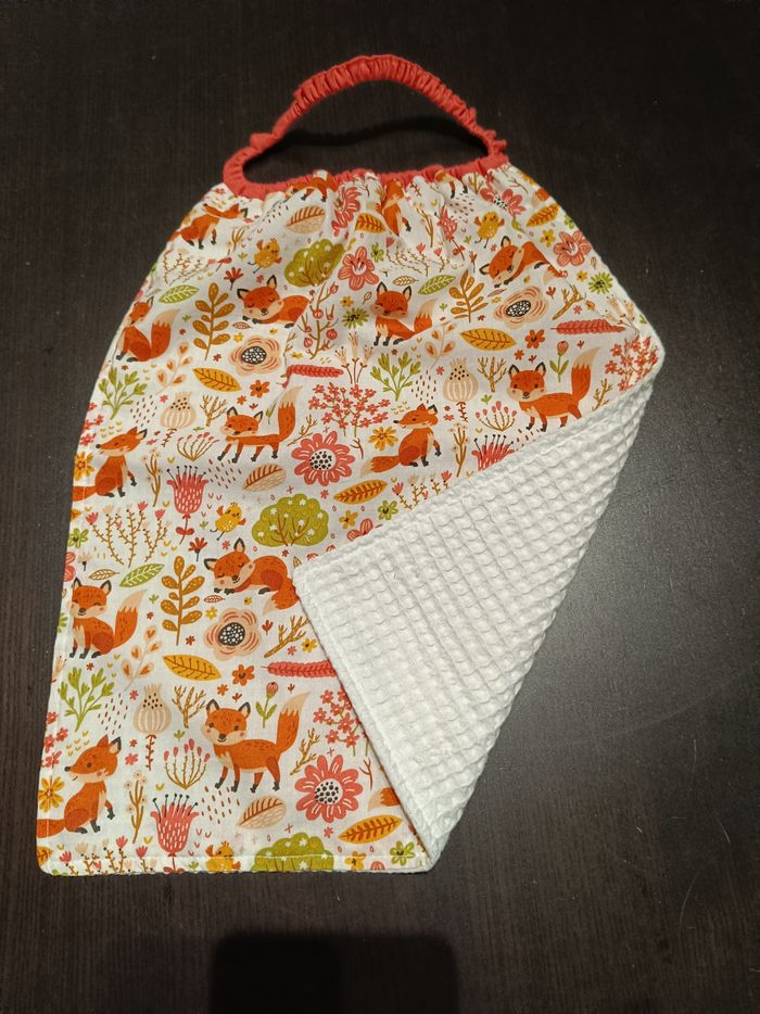 Bavoir fille lavable , doublé nid d'abeille, élastique , maternelle. Motif renard - photo numéro 2