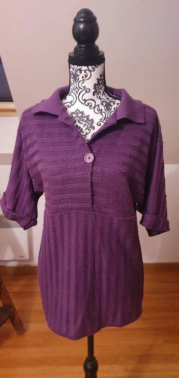 Pull manches jusqu'aux coudes environ