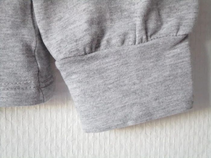 Sous-pull gris 5 ans TBE - photo numéro 4