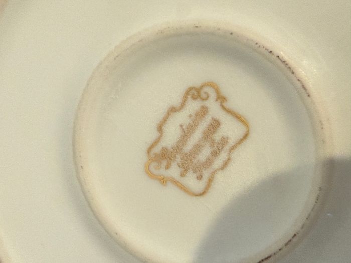 Ancienne assiette chauffante pour bébé en porcelaine de Limoges Signé G.L - photo numéro 3