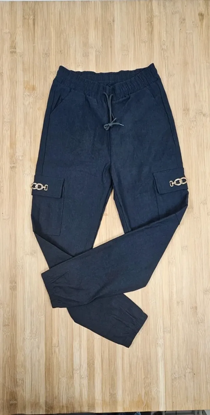 Pantalon noir T: 32/34