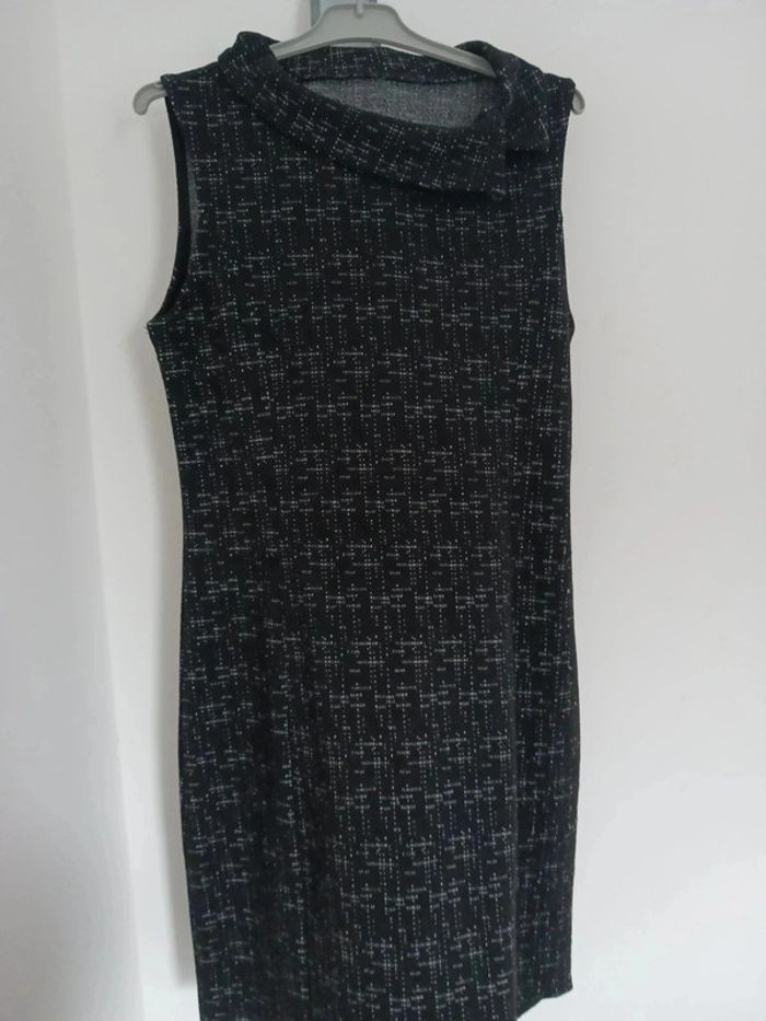 Robe noire sans manches Taille L40