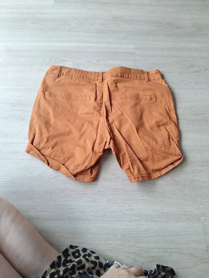 Short marron - photo numéro 2