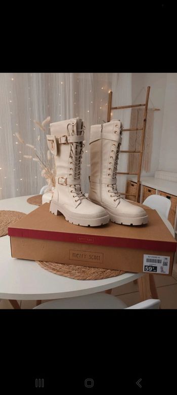 Jolie paire de bottes beige avec zip pointure 38 neuves avec étiquettes 🏷