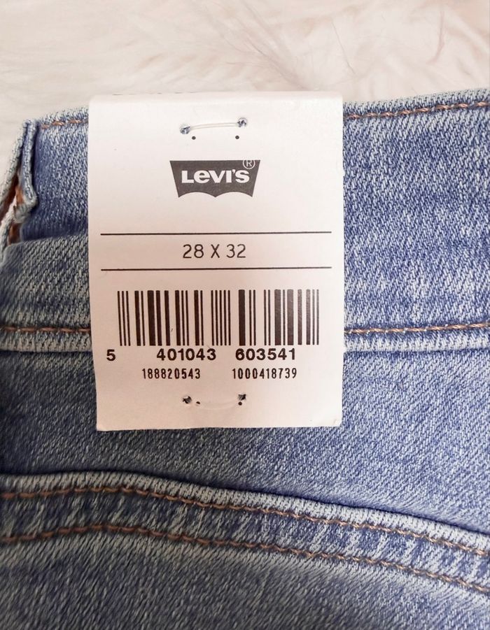 Jean Levis 721 High Rise Skinny - Warm Eco Performance - taille W28 L32 - neuf avec etiquette - photo numéro 10