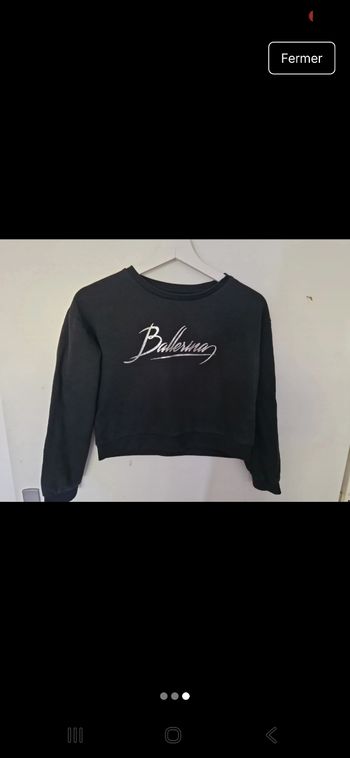 Pull noir avec écriture