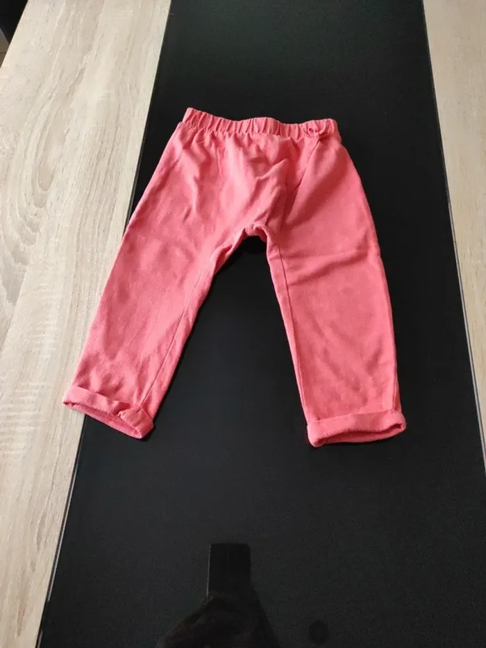 Pantalon rose petit pois blanc