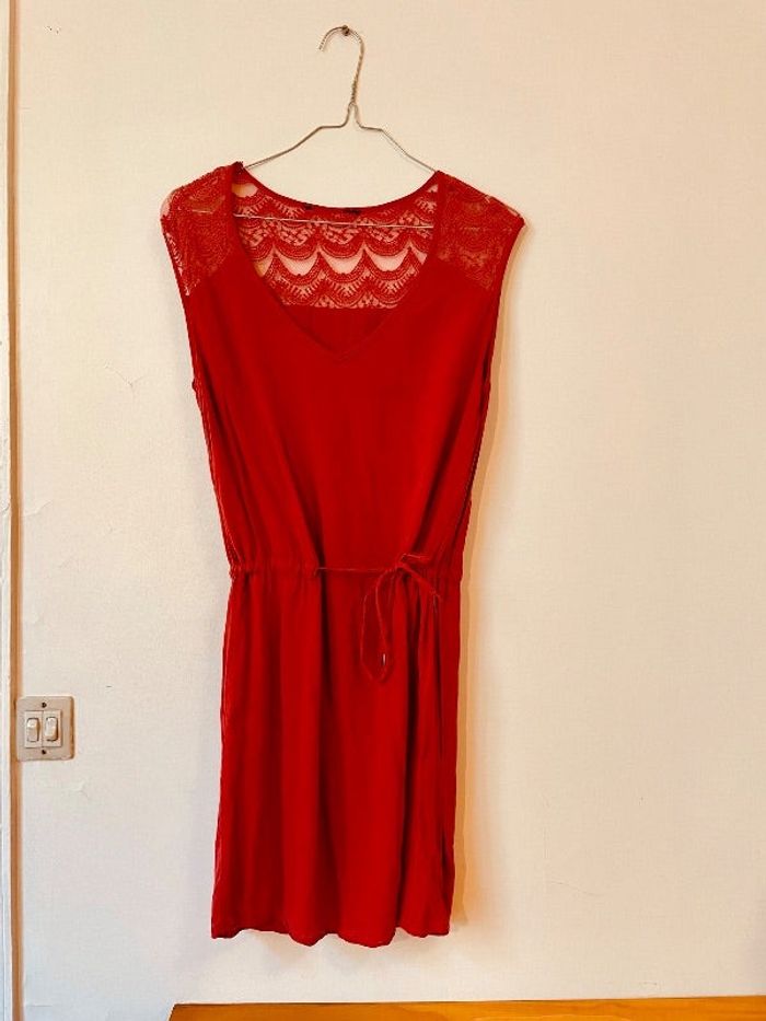 Robe rouge avec dentelle Etam taille 34 TBE