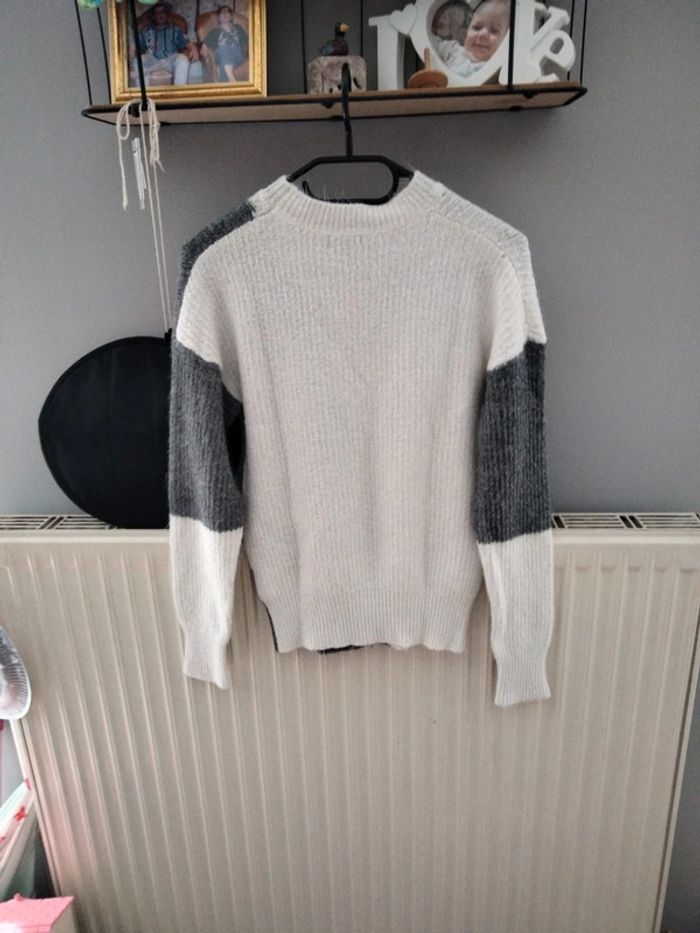 Pull blanc et gris - photo numéro 2