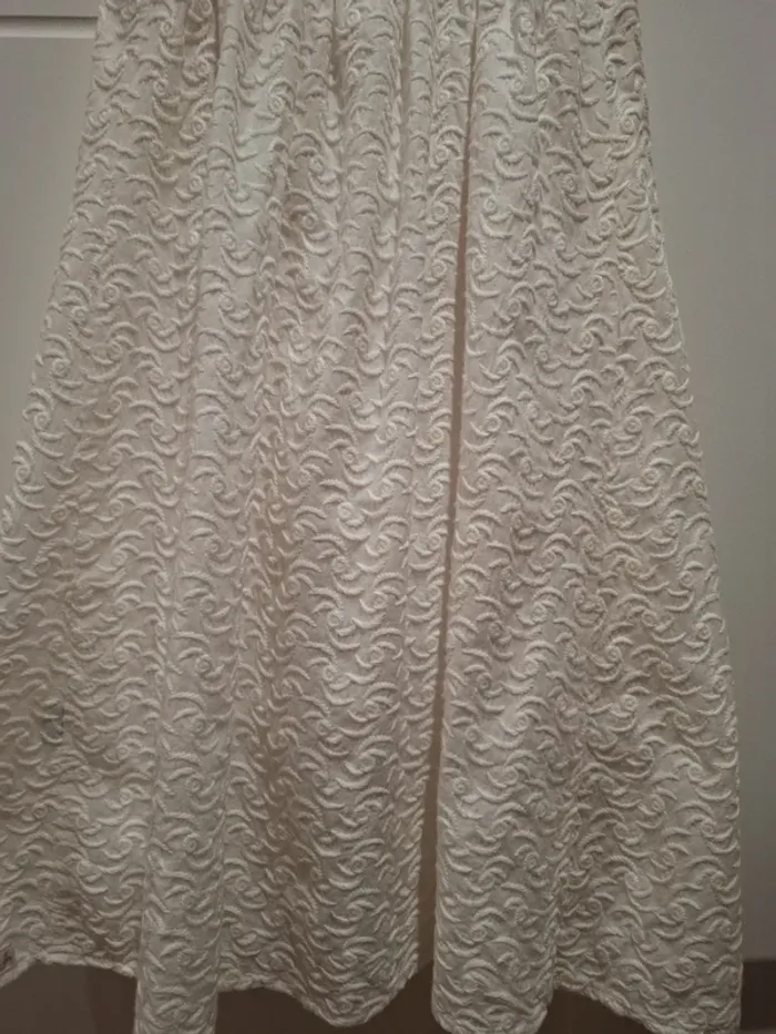 Jolie robe blanche brodée 36 Très bon état - photo numéro 9