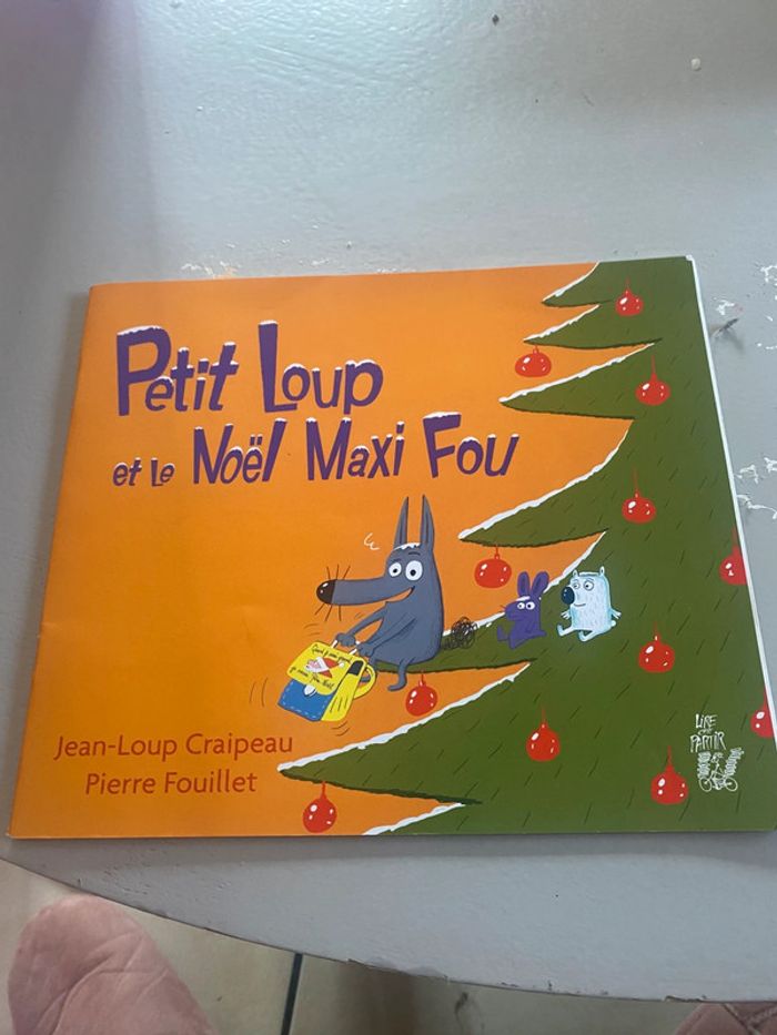 Petit loup et le Noël maxi fou
