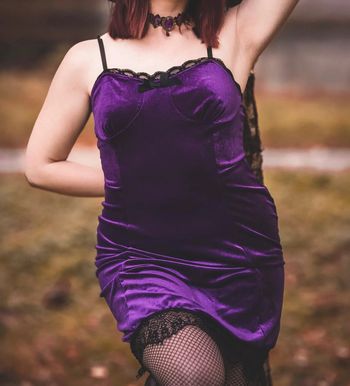 Robe violette goth en velours et dentelle Shein 38
