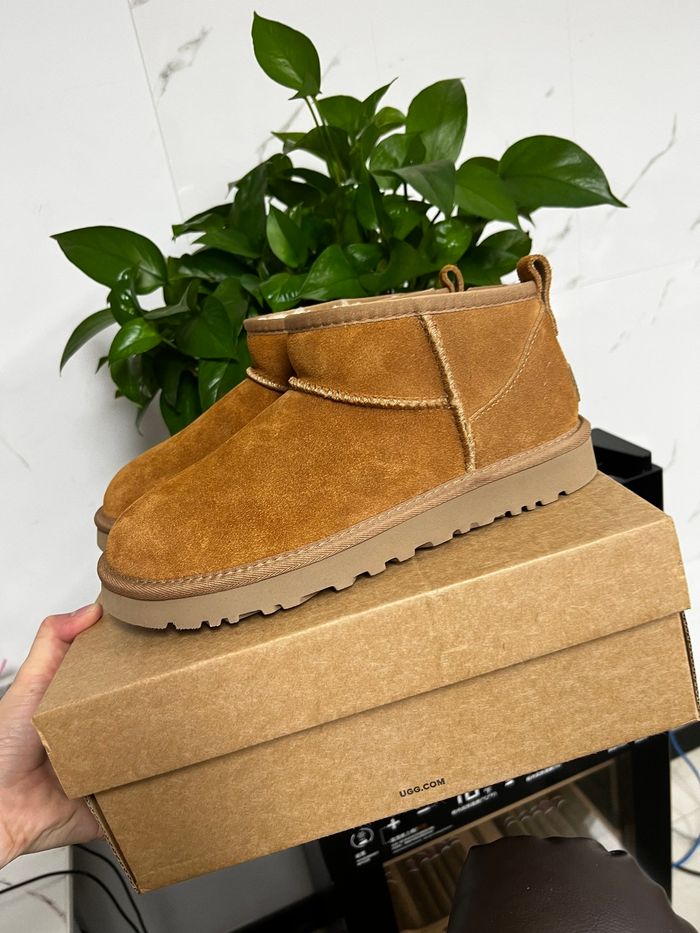 Bottes de neige UGG Mini, pointure 40 - photo numéro 3