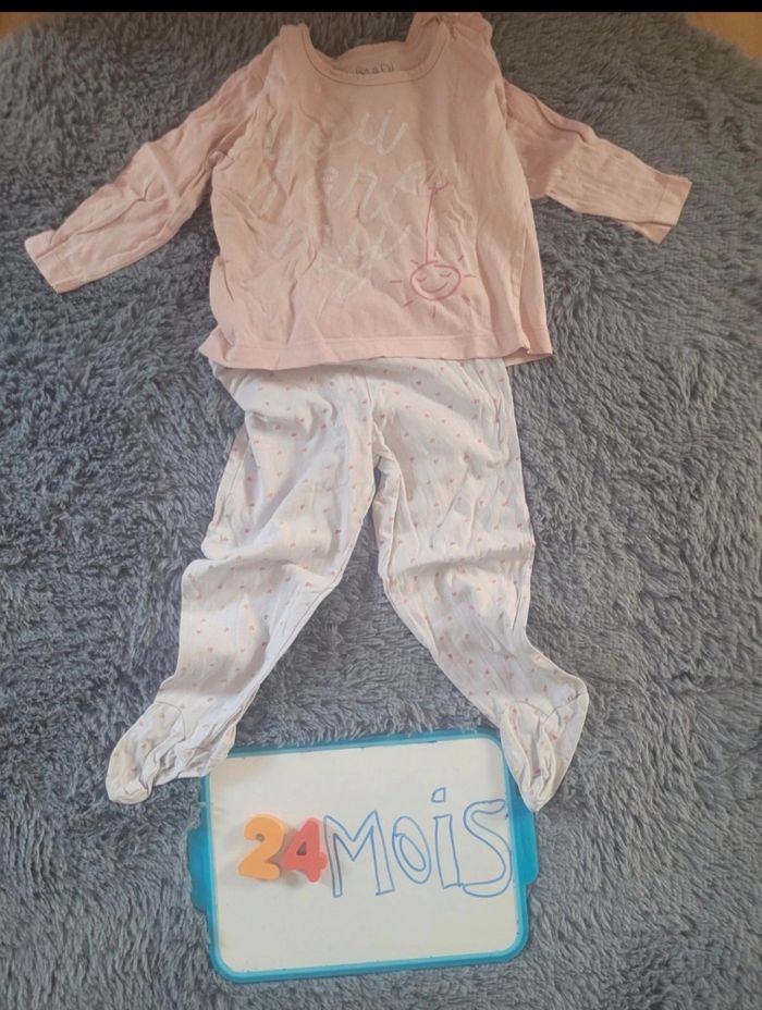Lot pyjama 2 pièces et 5 bodies 24mois
