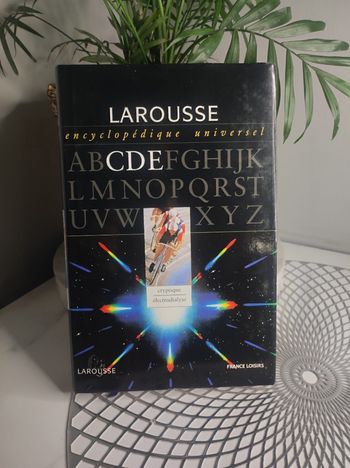 Larousse encyclopédie universel vol5