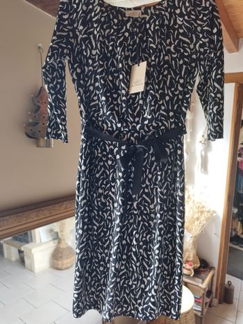 Robe noire et blanche 