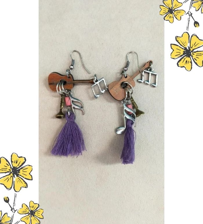 Boucles d’oreilles thème musique – guitare, notes & pompon violet – Collection Reflets de Lavande - photo numéro 4