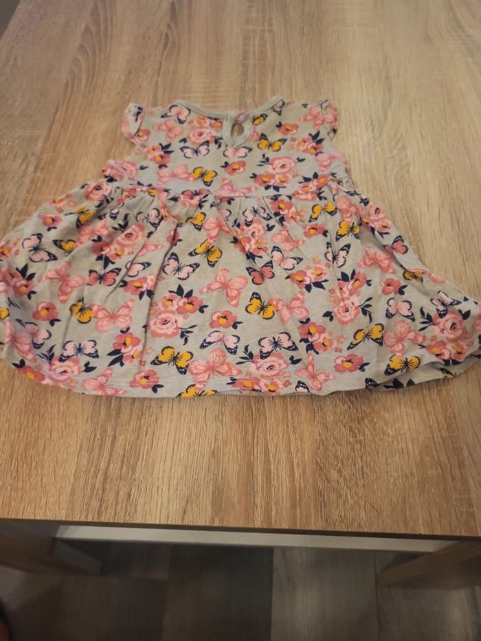 Robe. - photo numéro 2