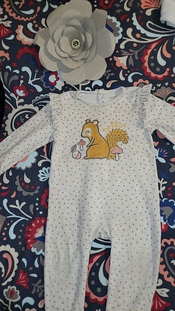 Pyjama petit écureuil.