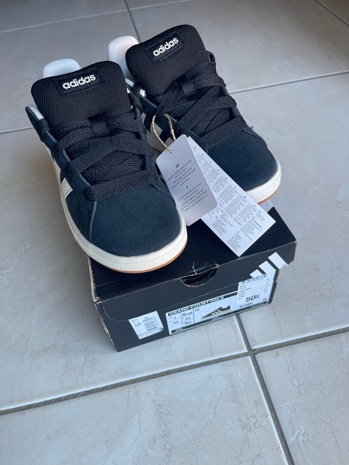 Baskets adidas neuve 32 - photo numéro 3
