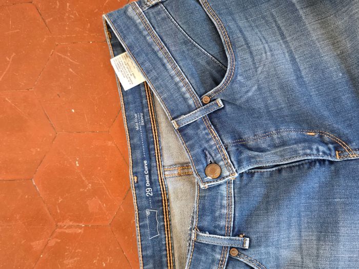 jean Levi's bleu W29L32 - photo numéro 2
