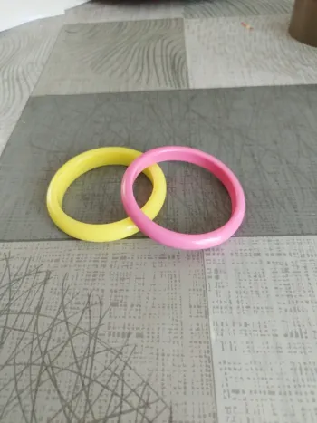 Lot de deux bracelets vintage années 80