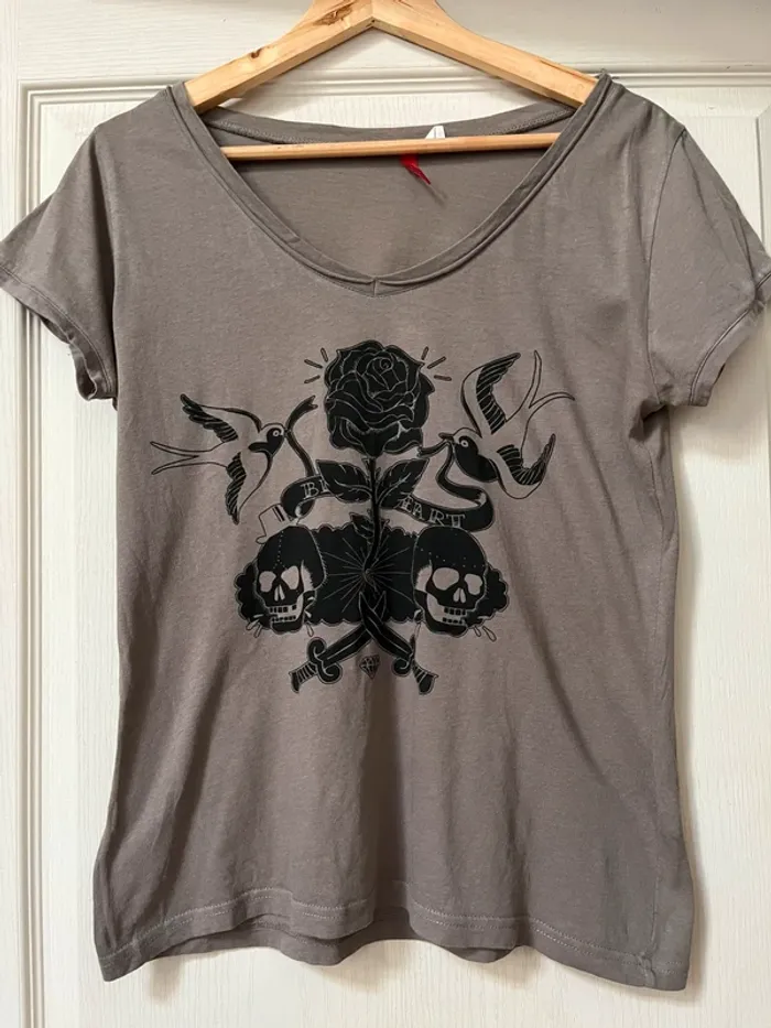 T-shirt kaki avec motif noir Taille 42
