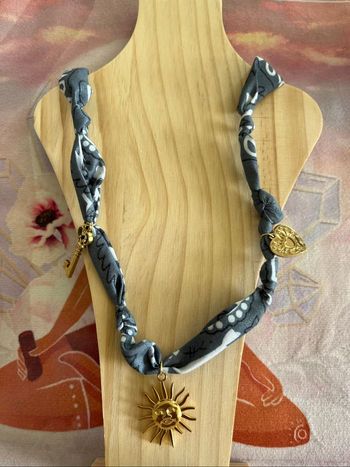 Collier bandana gris