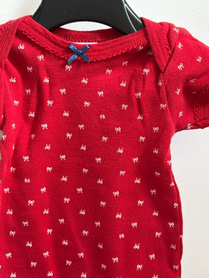 Lot 2 bodies manches courtes noeuds Petit Bateau 3 mois - photo numéro 4