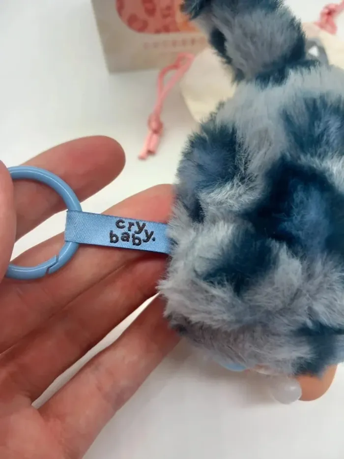 Crybaby Wild but Cutie Series Vinyl Plush Pendant Denim Cutie - photo numéro 6