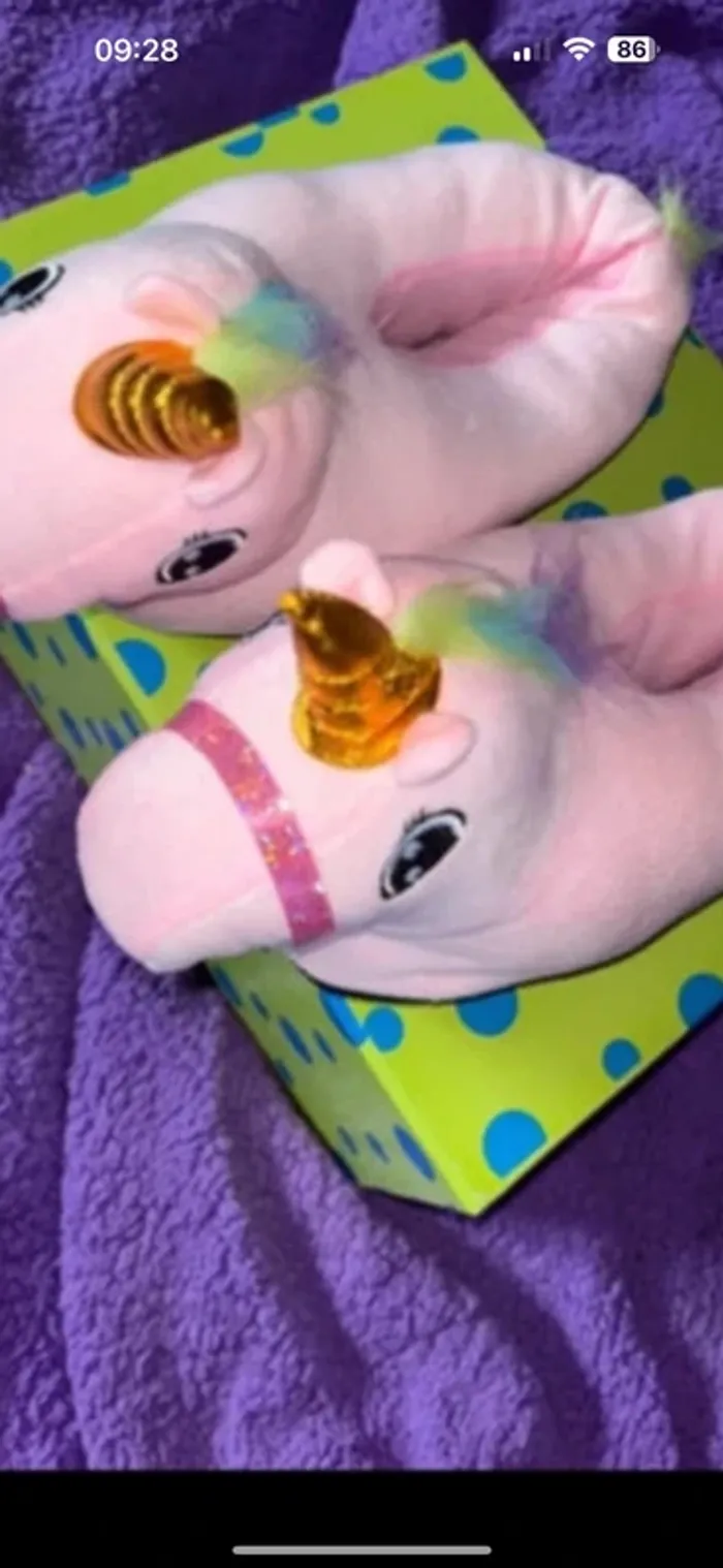 Chaussons neufs 🦄 licorne 38/39 - photo numéro 3