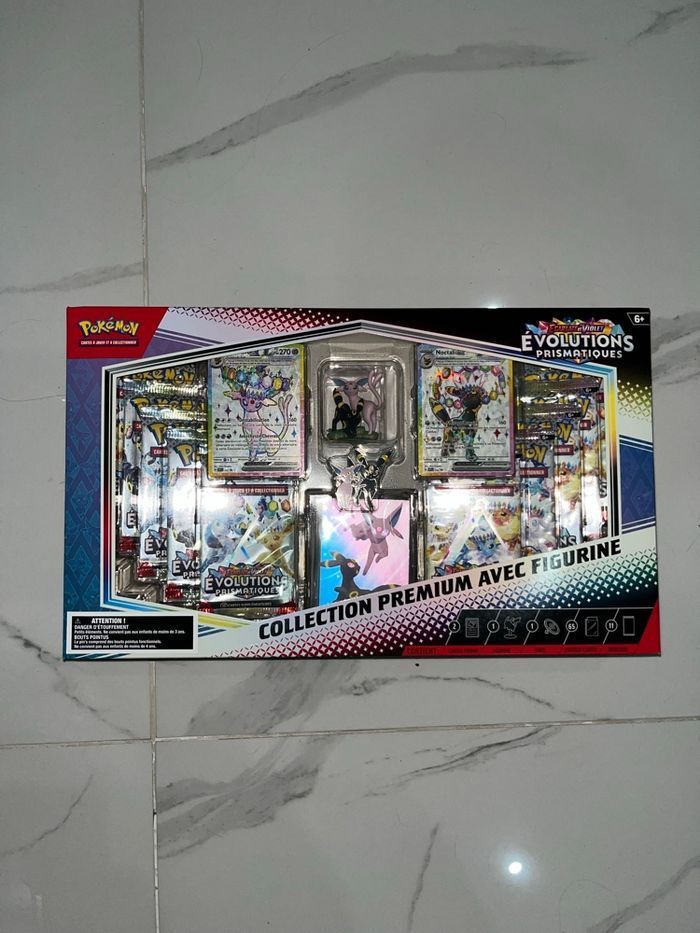 Coffret Pokémon premium collection figurine 8.5 évolutions prismatiques