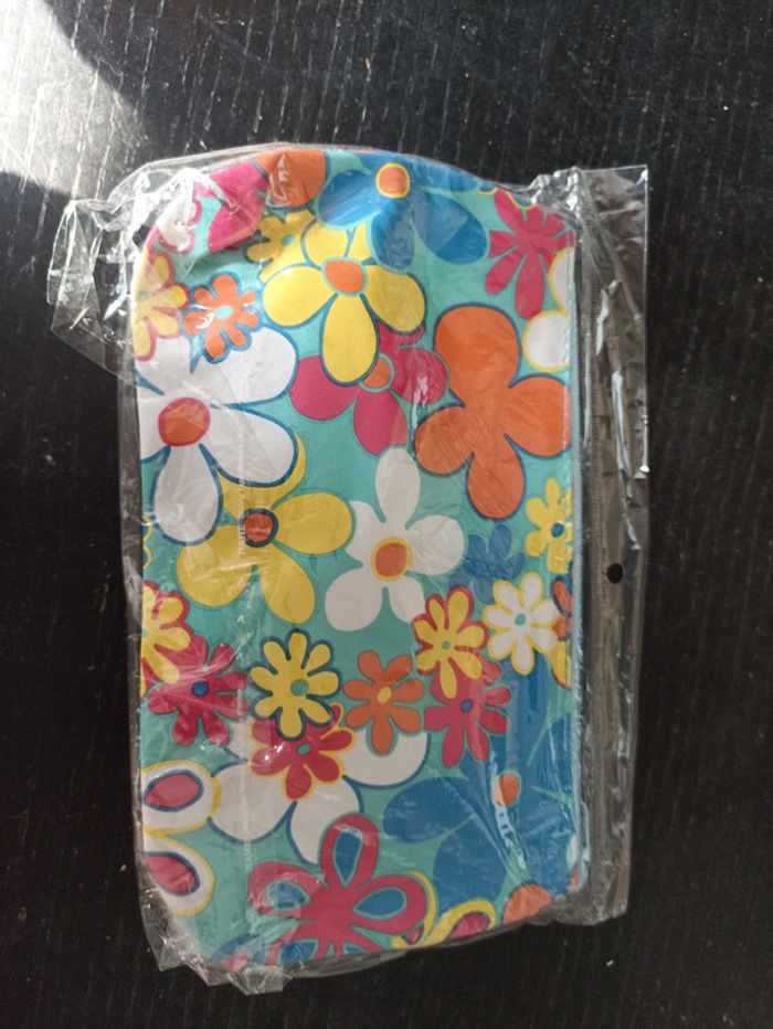 Trousse fleur avec fournitures scolaires - photo numéro 2