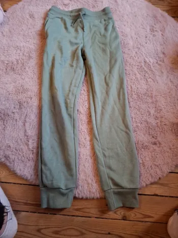 Pantalon de survetement taille 7/8 ans