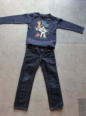 Ensemble 6 ans jean Kiabi et tee-shirt Toy Disney. Parfait état