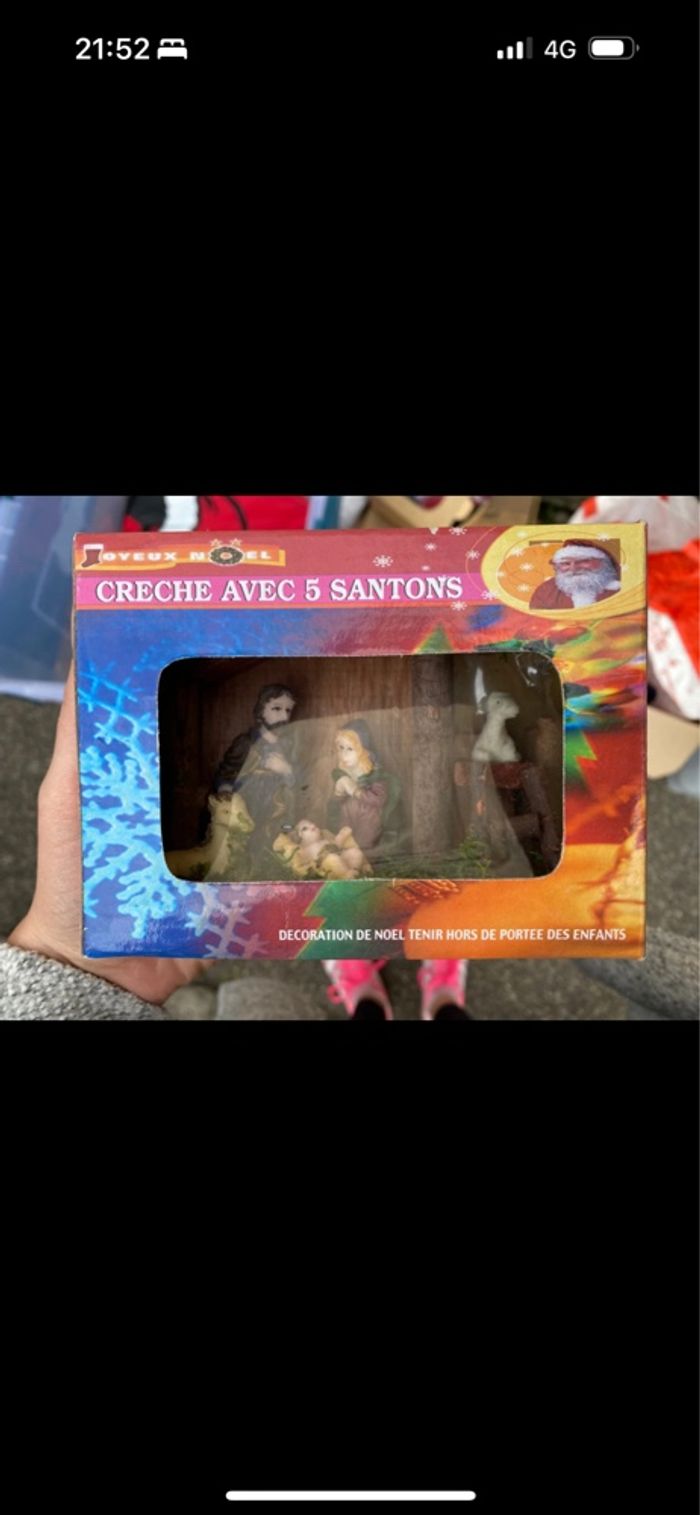 Crèche avec santons neuve