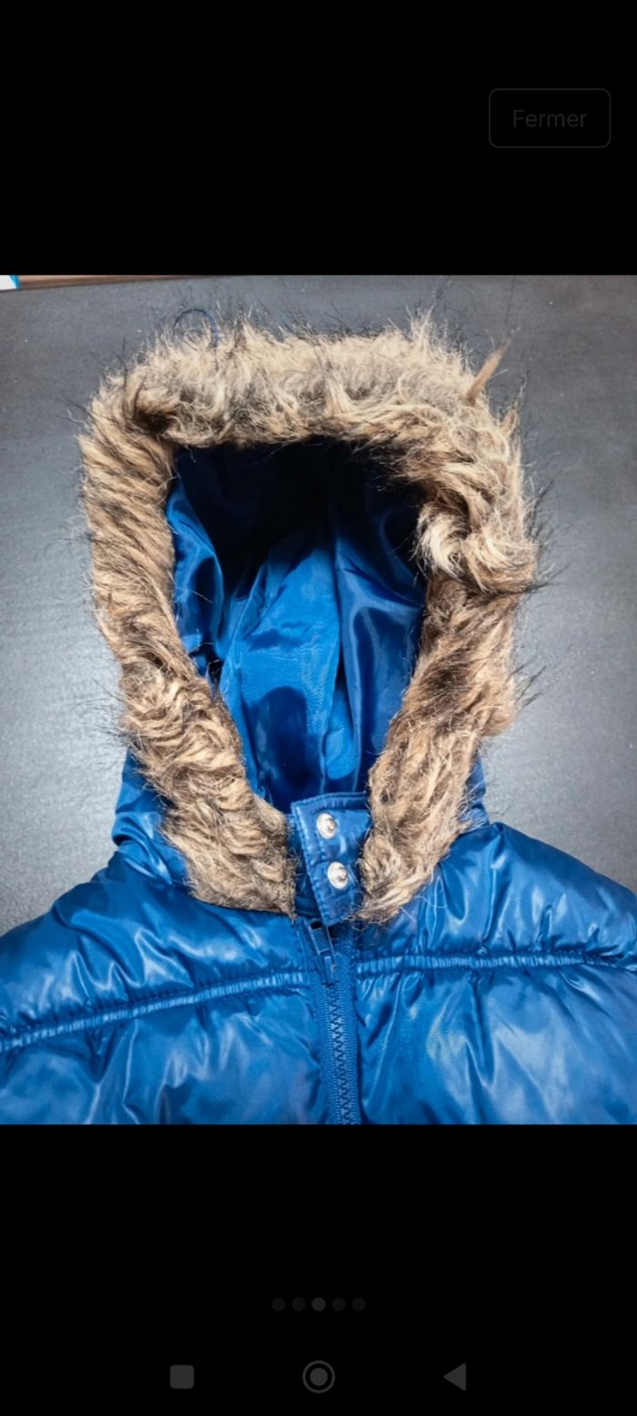 Doudoune bleu avec fourrure sur le bord de la capuche - photo numéro 3