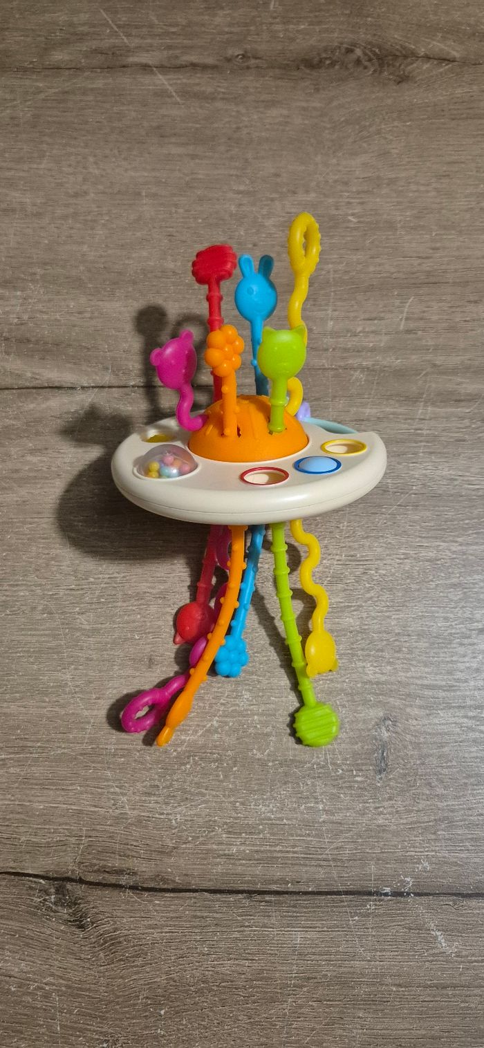 Jouet sensoriel à tirer Montessori