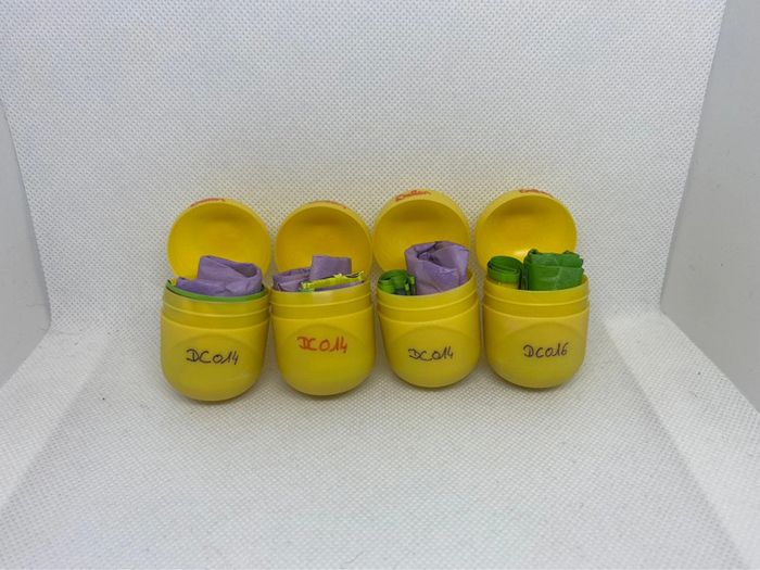 Lot de 4 ballons kinder surprise natoon soit 3 rhinocéros et 1 crocodile