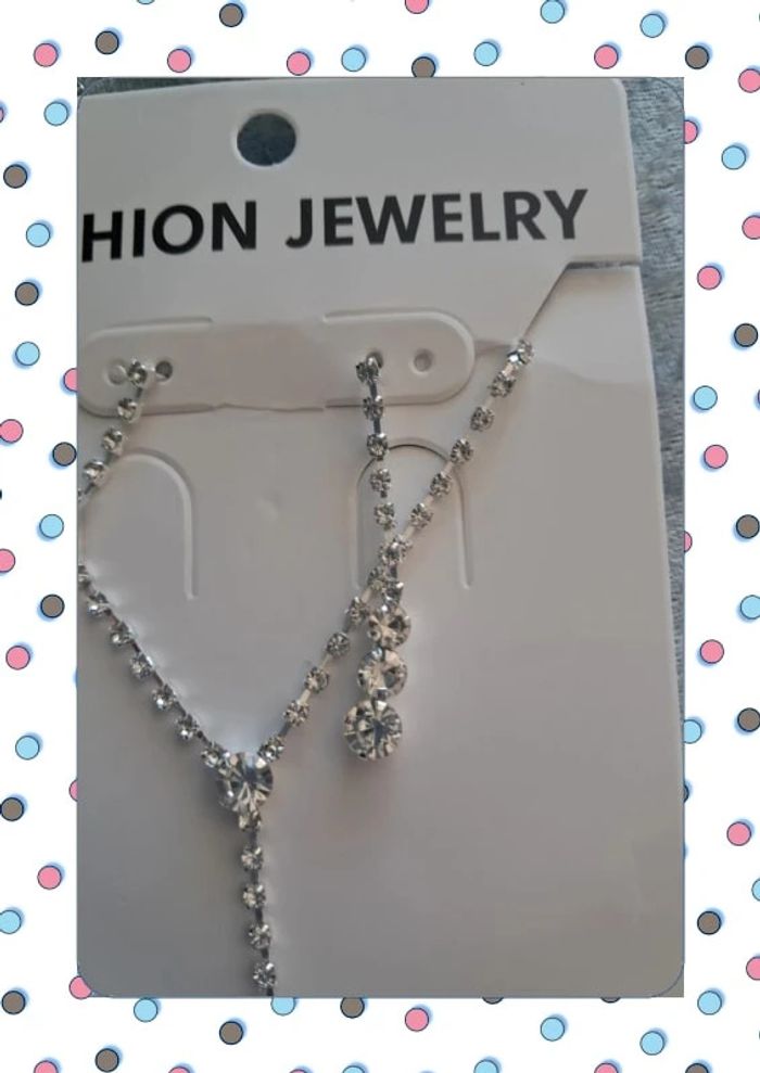 Parure strass neuve : collier + bracelet + boucles d’oreilles - photo numéro 3