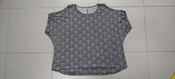 Tshirt manche courte épaule dénudé Taille 6