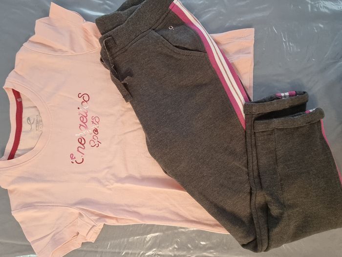 💜💜💜superbe Ensemble sweat, pantalon de jogging et teeshirt mc 7/8ans Fille 💜💜💜💜➡️ - photo numéro 2